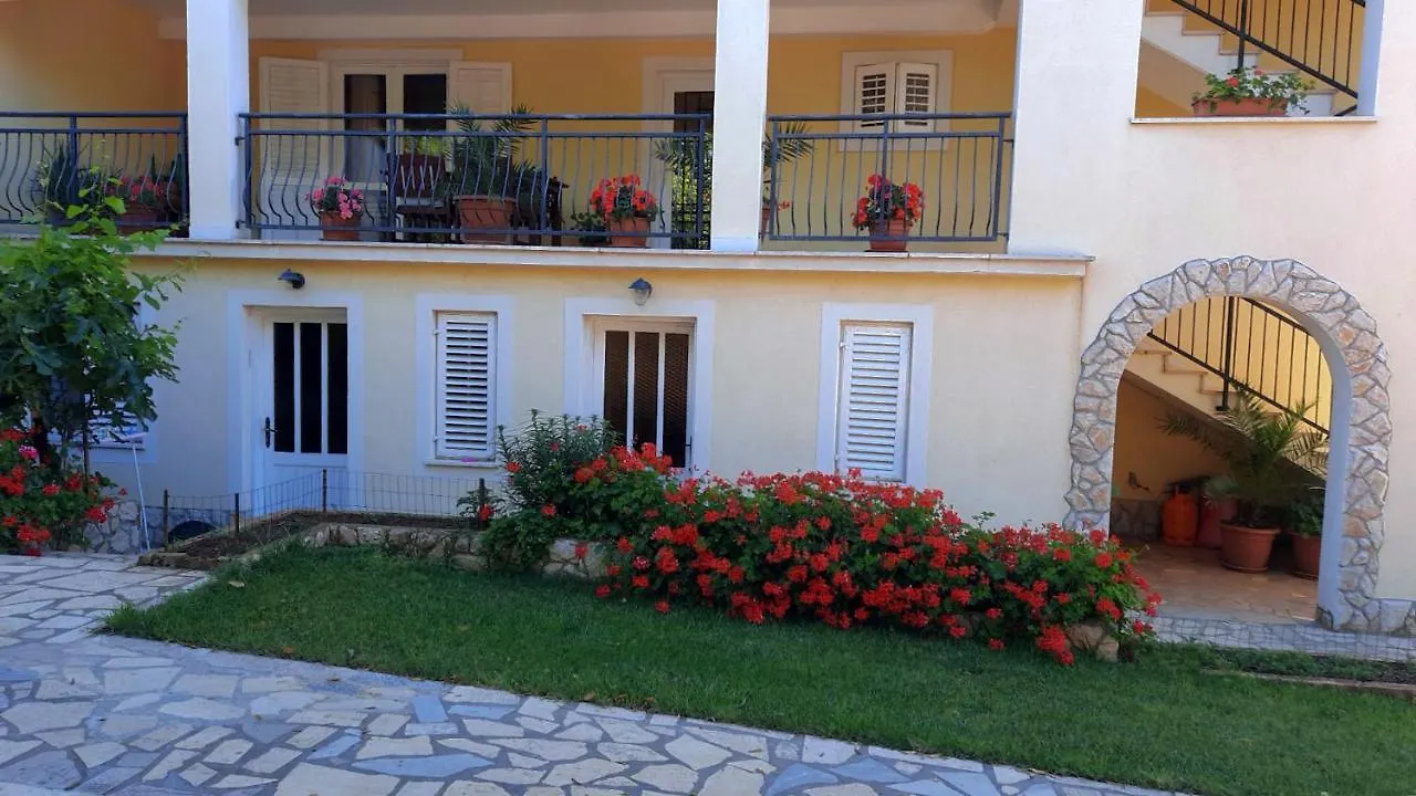 Apartments Grbin Лижнян