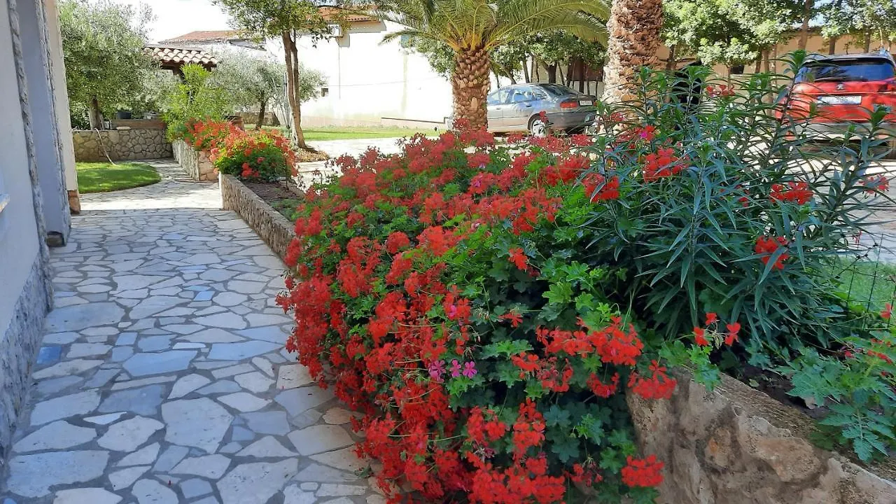 Apartments Grbin Лижнян
